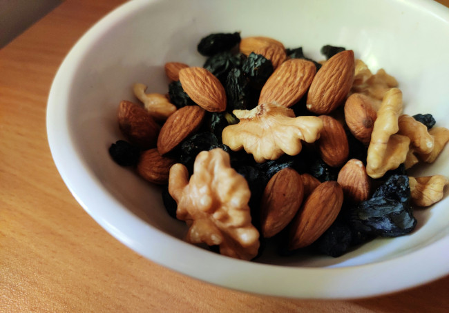 Healthy packaged snacks - Nuts